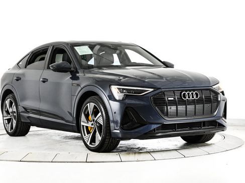 Used 2023 Audi e-tron Prestige w/ Prestige Package image 3