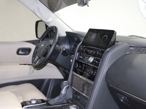 Used 2024 Nissan Armada Platinum w/ Captain's Chairs Package image 32