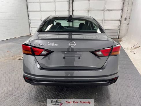Used 2025 Nissan Altima 2.5 SV FWD image 8