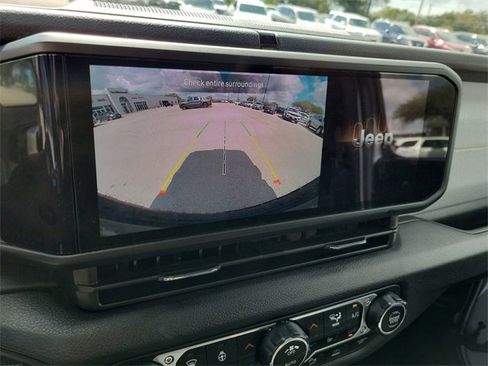 Used 2024 Jeep Wrangler Unlimited image 21