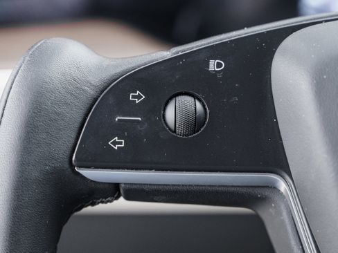 Used 2023 Tesla Model S Standard Range image 16