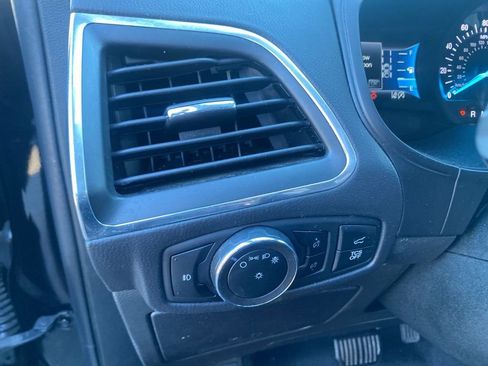 Used 2023 Ford Edge Titanium image 16