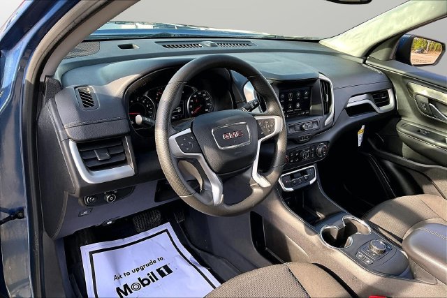 Used 2024 GMC Terrain SLE w/ Driver Convenience Package FWD image 14
