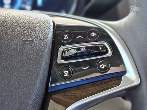 Used 2017 Cadillac Escalade Luxury image 18