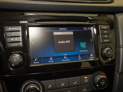 Used 2018 Nissan Rogue S image 11