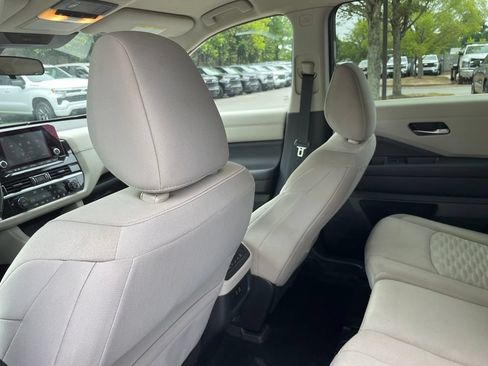 Used 2022 Nissan Pathfinder SV AWD/4WD image 28