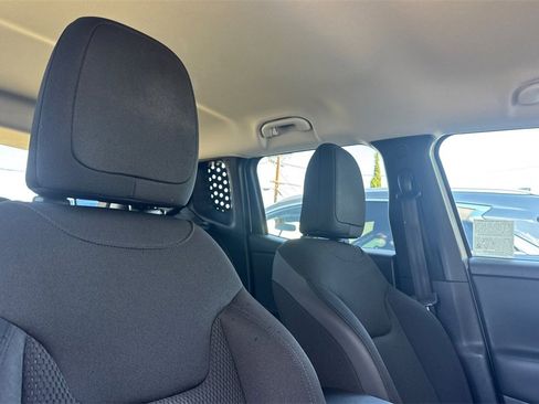 Used 2018 Jeep Renegade Altitude image 17