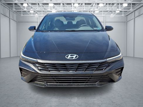 Certified 2025 Hyundai Elantra Sport FWD image 2