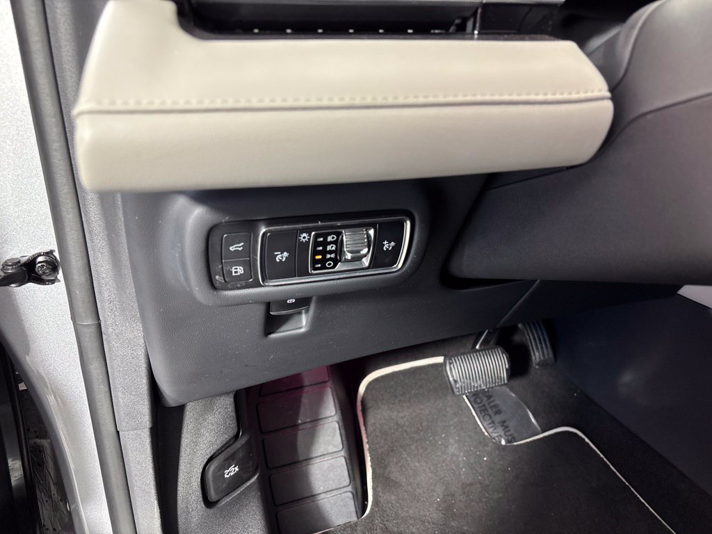 Used 2025 Lincoln Nautilus Premier AWD/4WD image 26