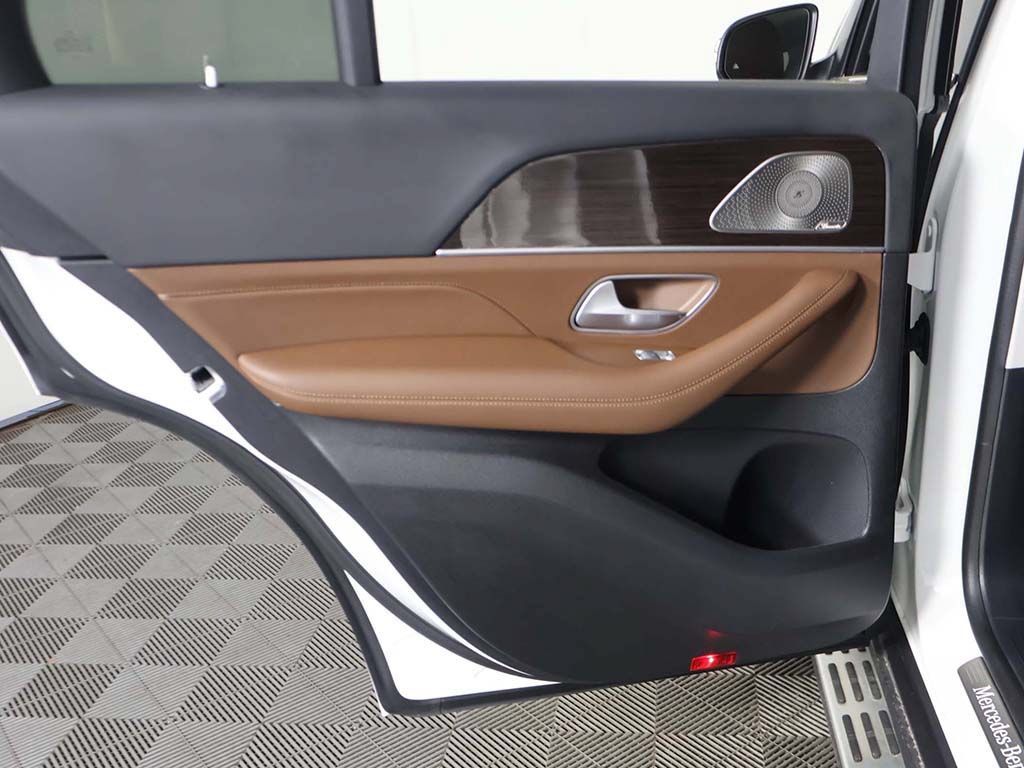 Used 2024 Mercedes-Benz GLE 450 4MATIC w/ AMG Line Exterior image 29