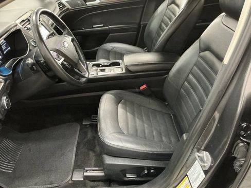 Used 2018 Ford Fusion SE w/ Fusion SE Technology Package image 13