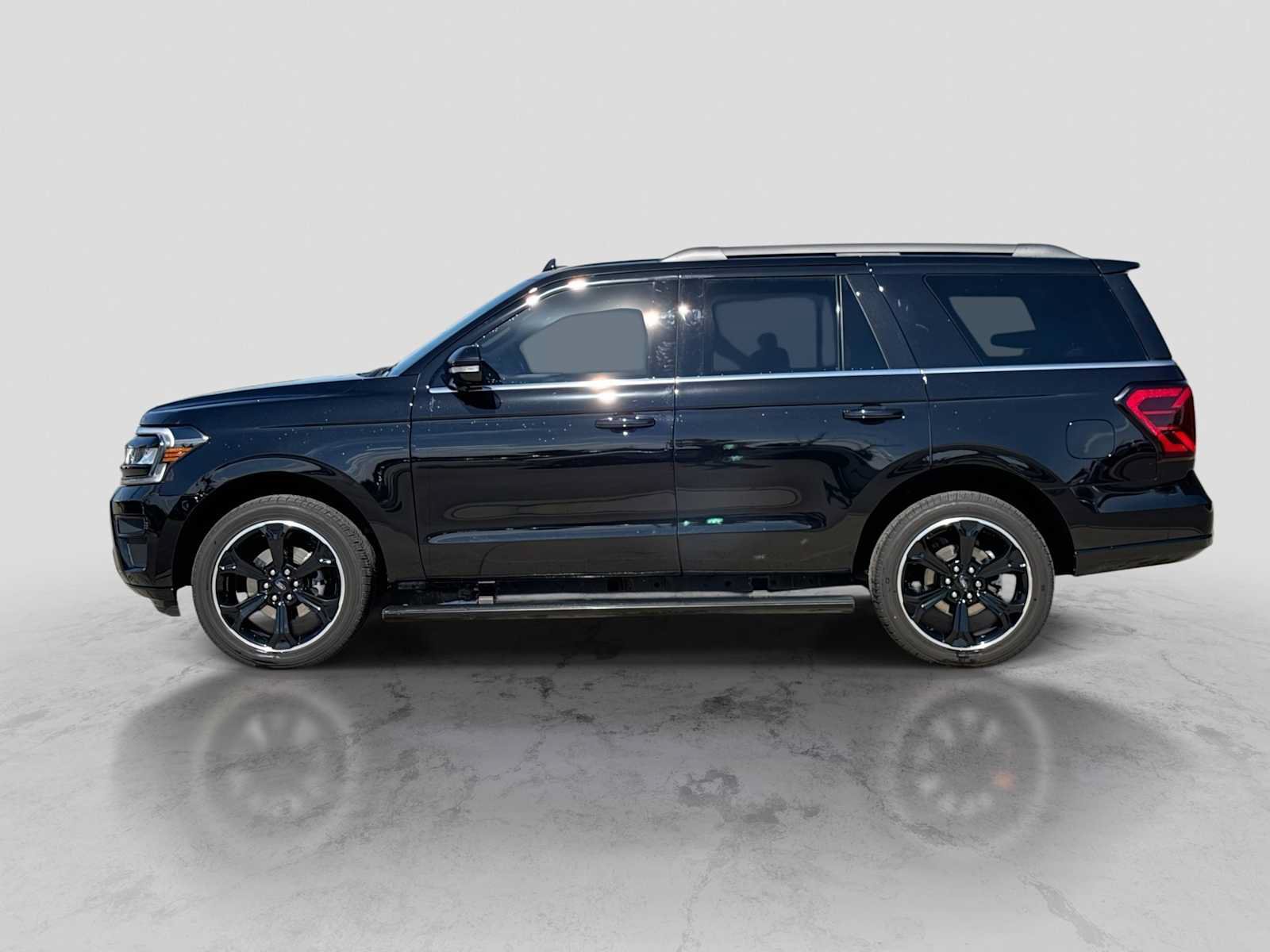 Used 2023 Ford Expedition Limited AWD/4WD image 3