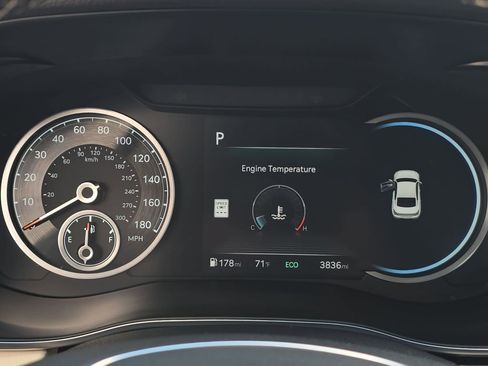 Used 2026 Genesis G70 2.5T image 18