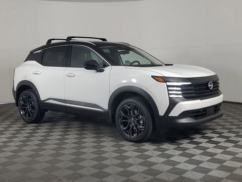 New 2026 Nissan Kicks SR image 2