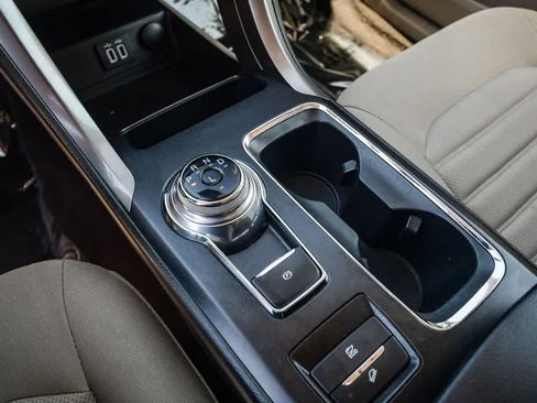 Used 2019 Ford Fusion SE FWD image 19
