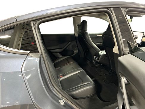 Certified 2023 Tesla Model Y AWD image 9