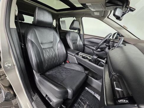 Used 2021 Nissan Rogue Platinum image 14