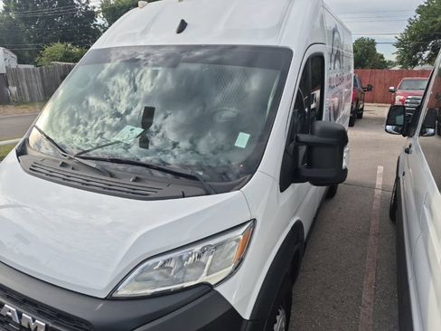 Used 2024 RAM ProMaster 2500 w/ Convenience Group FWD image 4