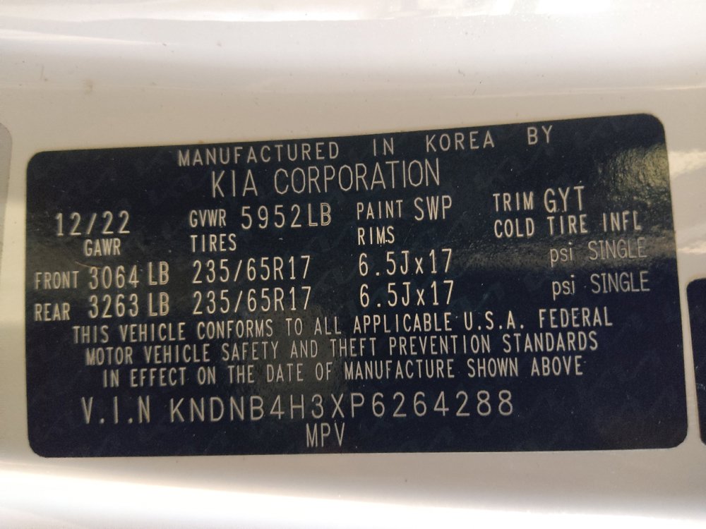 Used 2023 Kia Carnival LX FWD image 33