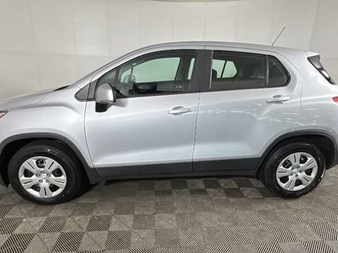 Used 2017 Chevrolet Trax LS FWD image 5