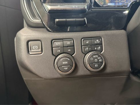 Used 2024 Chevrolet Silverado 1500 High Country w/ Technology Package AWD/4WD image 25