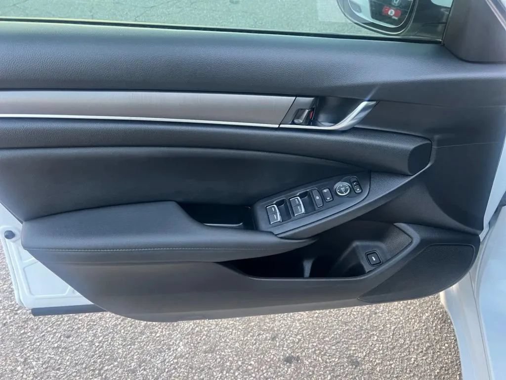 Used 2021 Honda Accord LX image 27