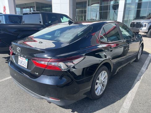 Certified 2022 Toyota Camry LE image 3