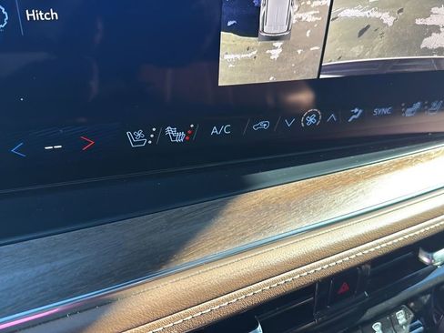 Used 2025 Chevrolet Tahoe High Country AWD/4WD image 36