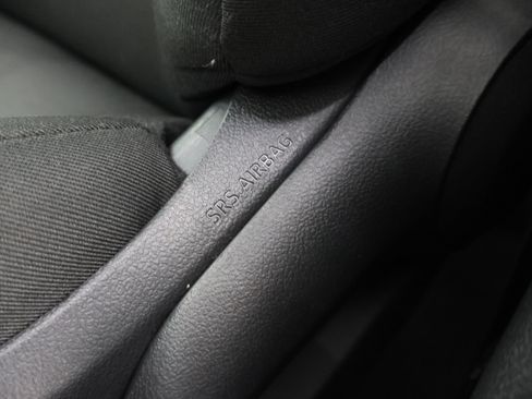 Used 2025 Toyota RAV4 LE AWD/4WD image 39