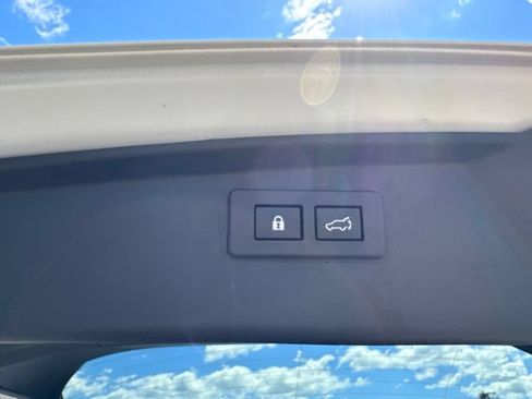 Used 2025 Subaru Outback Premium w/ Popular Package #1A AWD/4WD image 18