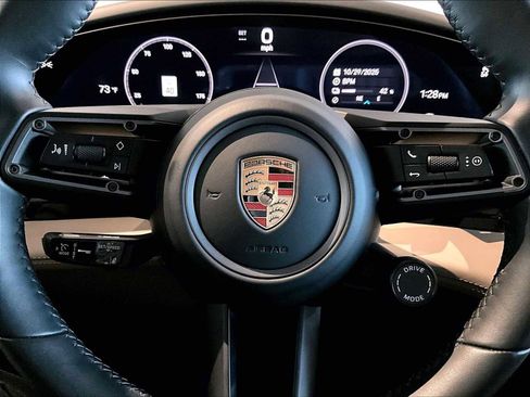 Used 2025 Porsche Taycan image 18