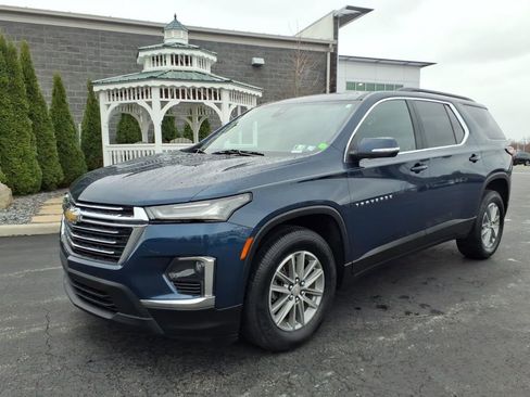 Used 2023 Chevrolet Traverse LT AWD/4WD image 2