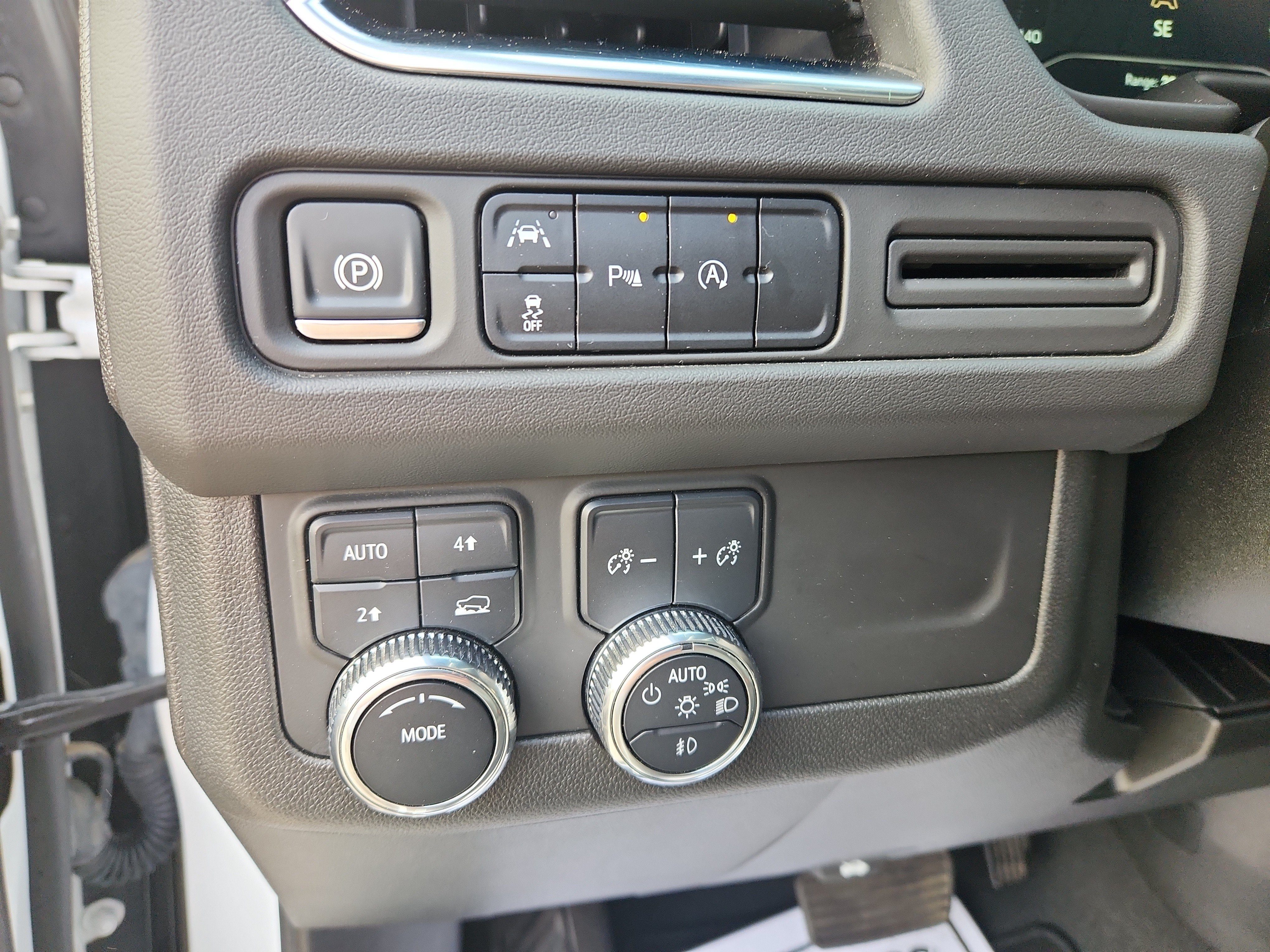 Used 2024 GMC Yukon SLT AWD/4WD image 17