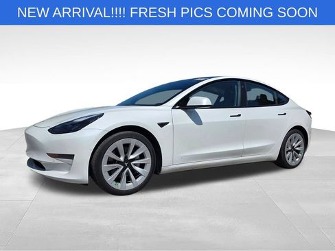 Used 2022 Tesla Model 3 Standard Range RWD image 2