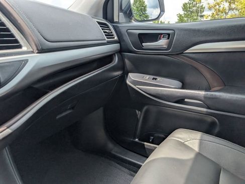 Used 2018 Toyota Highlander XLE image 28