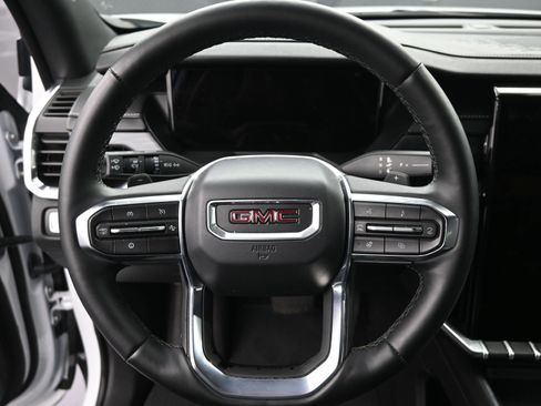 Used 2025 GMC Acadia Elevation image 10