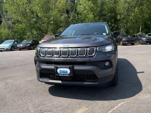Used 2022 Jeep Compass Latitude w/ Convenience Group AWD/4WD image 3