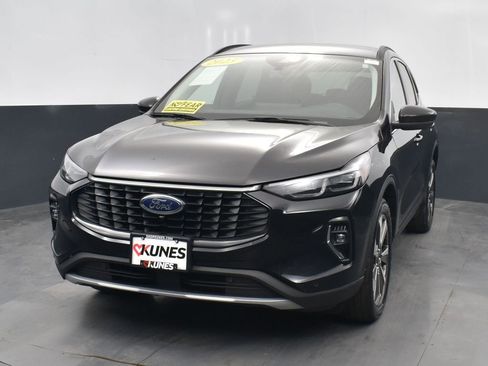 Used 2023 Ford Escape Platinum image 6