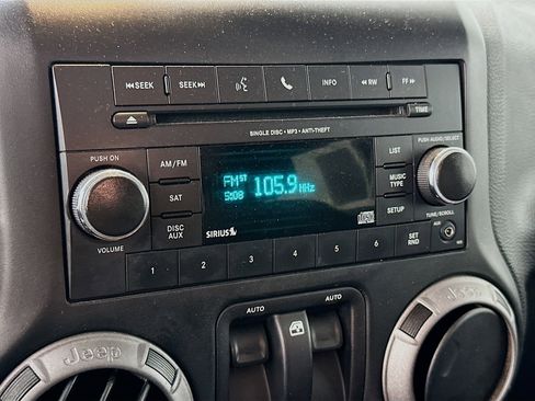 Used 2016 Jeep Wrangler Sport image 21