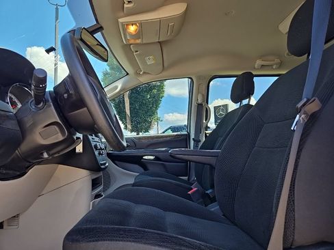 Used 2019 Dodge Grand Caravan SE FWD image 27
