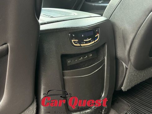 Used 2017 Cadillac Escalade Luxury RWD image 16