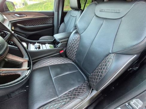 Used 2025 Jeep Grand Cherokee Summit AWD/4WD image 27