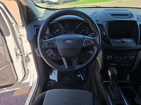 Used 2018 Ford Escape SE w/ SE Sync 3 Package AWD/4WD image 13