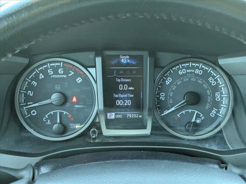Used 2022 Toyota Tacoma TRD Off-Road AWD/4WD image 10