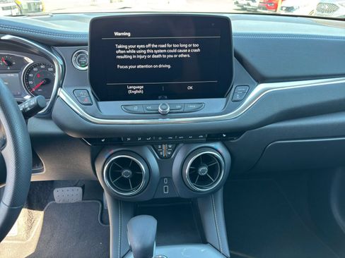 Used 2025 Chevrolet Blazer LT FWD image 14