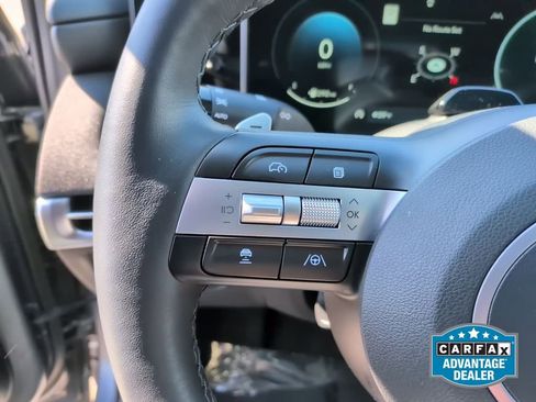Certified 2025 Hyundai Tucson Limited AWD/4WD image 16