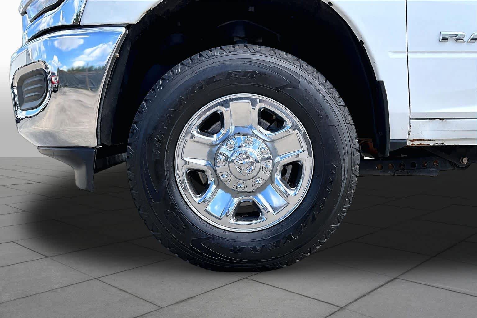 Used 2022 RAM 2500 Tradesman w/ Chrome Appearance Group AWD/4WD image 11