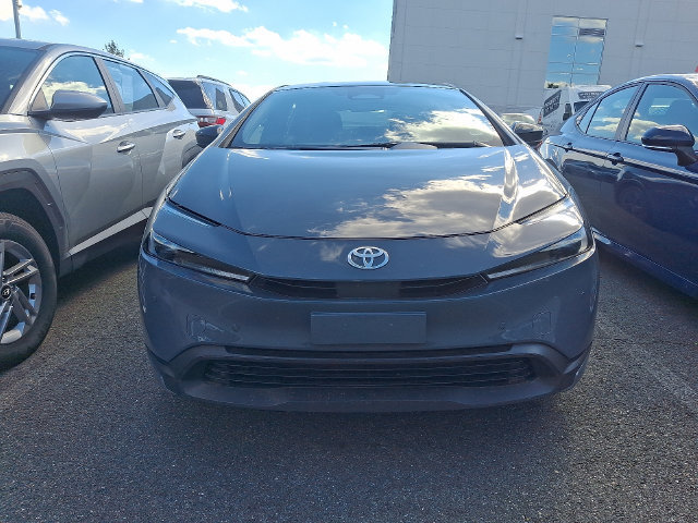 Used 2025 Toyota Prius LE FWD image 2
