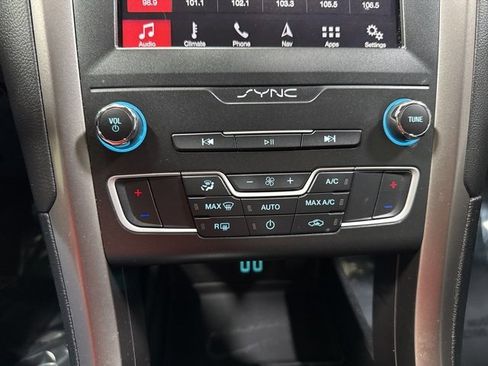 Used 2019 Ford Fusion SE image 19