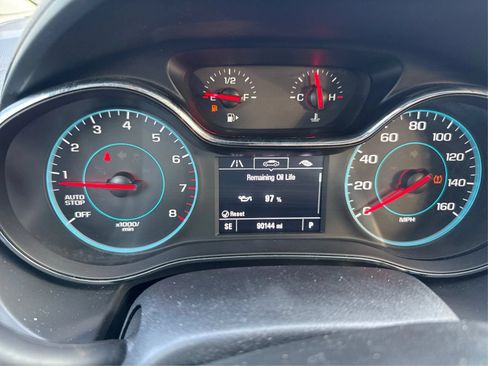 Used 2018 Chevrolet Cruze LT FWD image 16